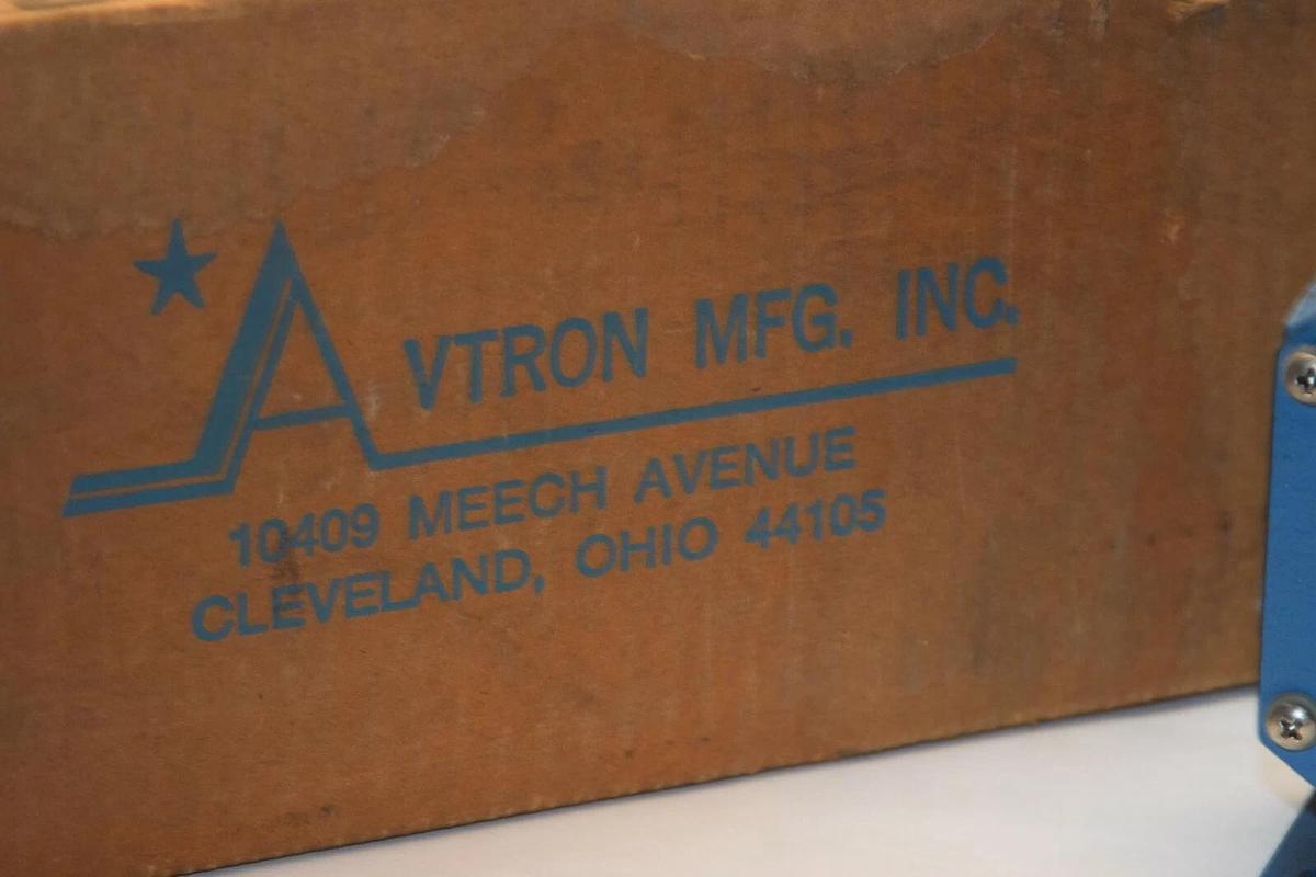 (NEW) AVTRON MFG. INC. K670 Style 1R 100PPR 1/2" Pulse Tachometer