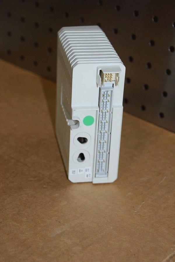 Used ABB BAILEY CONTROLS INPUT MODULE DIGITAL 8ch 120V ac/dc DI820 D1820