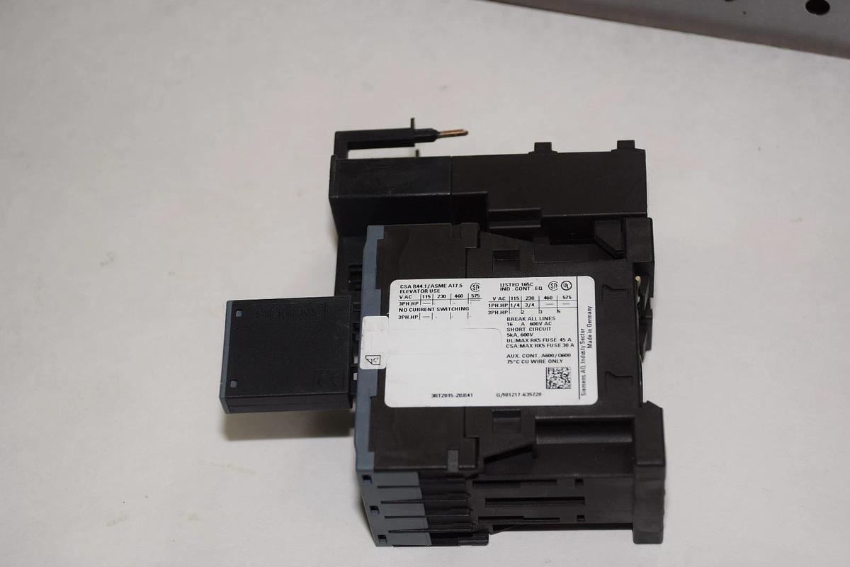 Used SIEMENS SIRIUS 3RT2015-2BB41 24V DC CONTACTOR