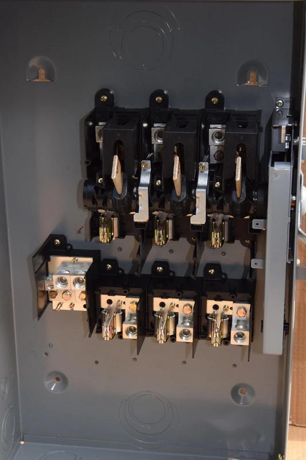 (NEW) SQUARE D D324N 200A 200 Amp Ser F01 General Duty Safety Switch