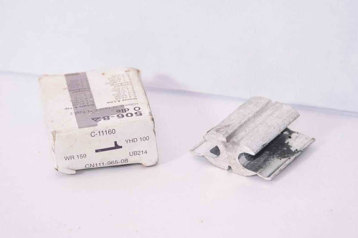 (NEW - Lot of 42) SQUEEZON 506-82 Compression Connector USA