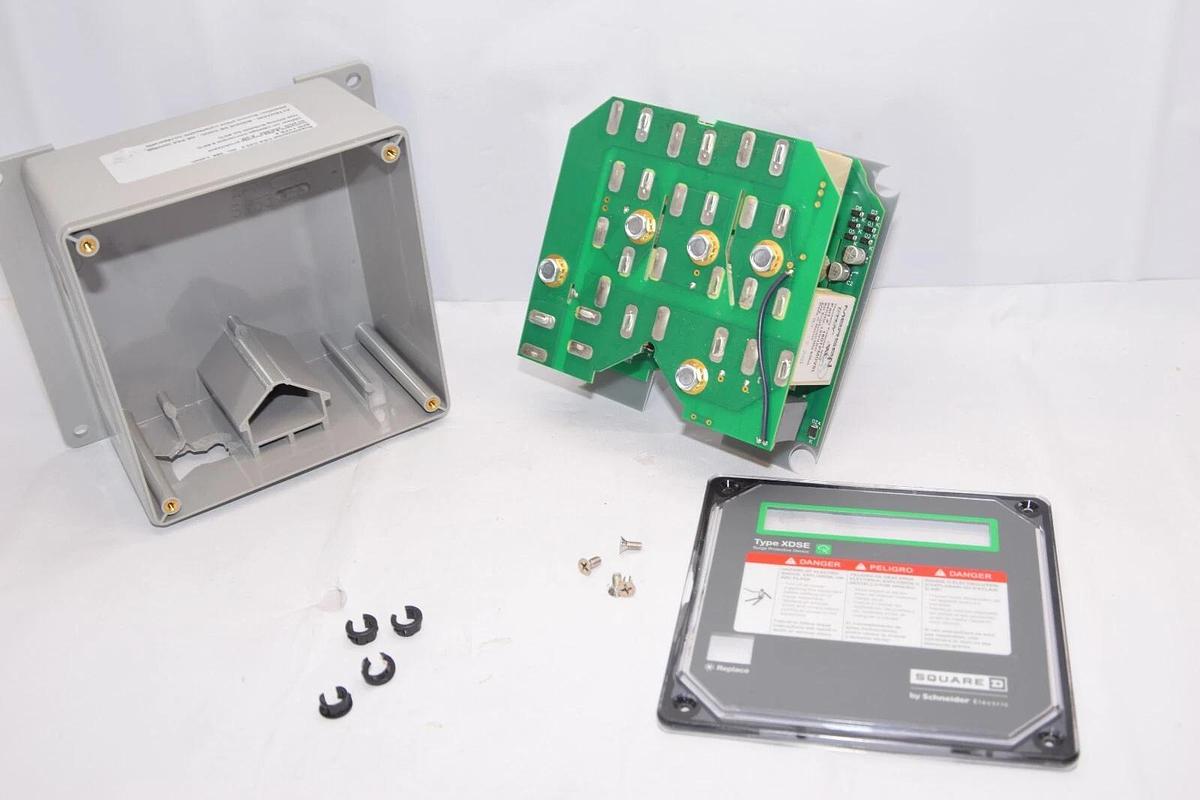 (NEW) SQUARE D SSP02XDSE10A XDSE 208Y 120V Type 2 Surge Protector *Cracked Case*