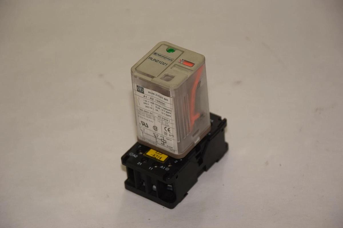 Used TELEMECANIQUE RUN21D21 BD 24VDC 240VAC  RELAY WITH RUZ1D 10A 400VAC RELAY BASE