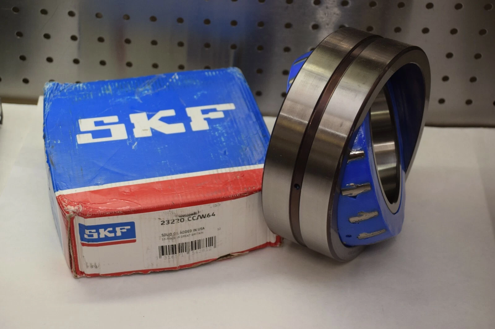 SKF SOLID OIL BEARING 23220 CC/W64 23220-CC/W64 (New)