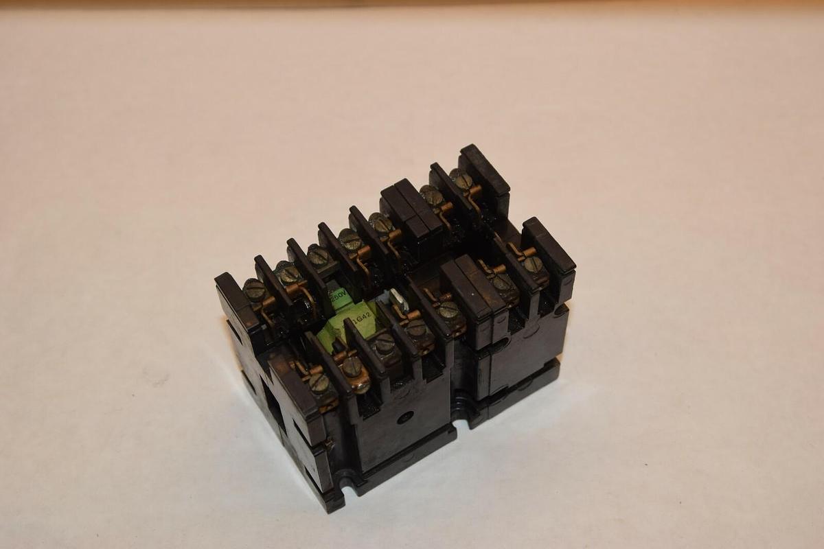 Used GE CR120A2612 10A 250VDC COIL CONTACTOR RELAY