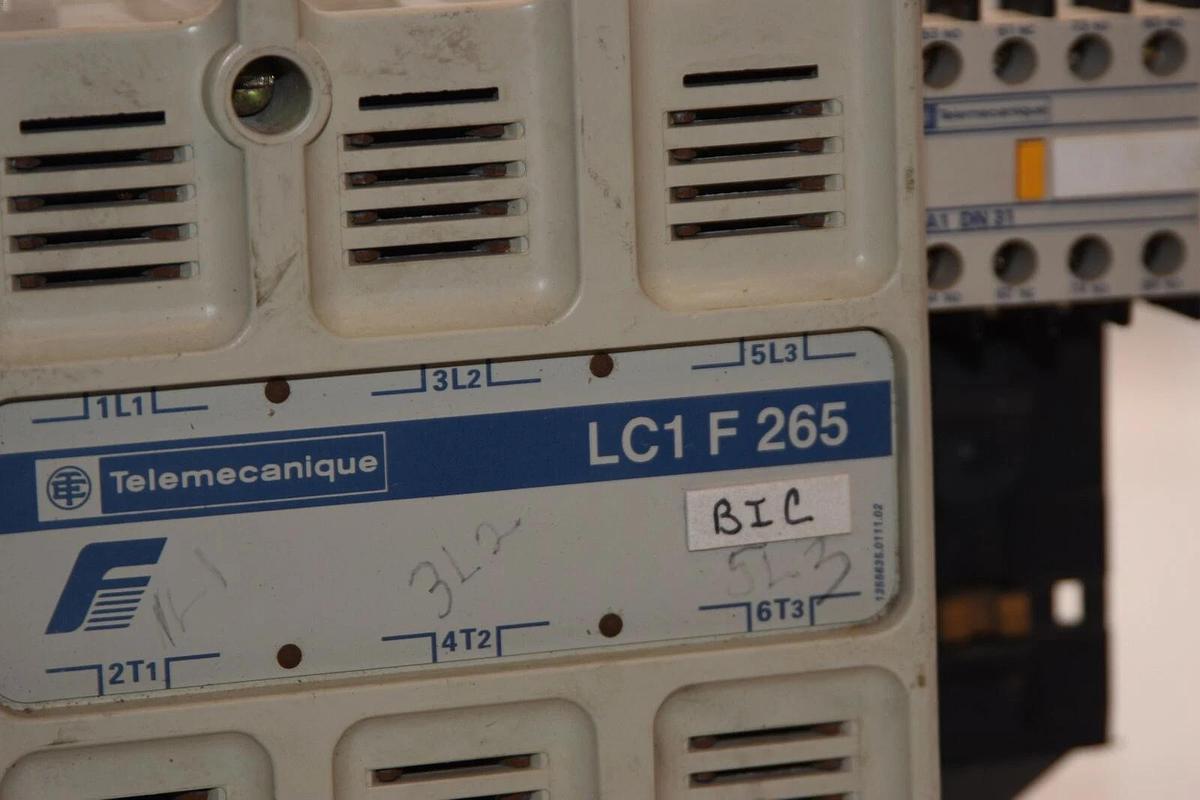 Used TELEMECANIQUE LC1 F 265 LC1F265 285A 120/127V Coil Contactor