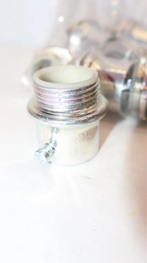 (NEW - Lot of 18) 1" Set Screw Connector Conduit Fitting