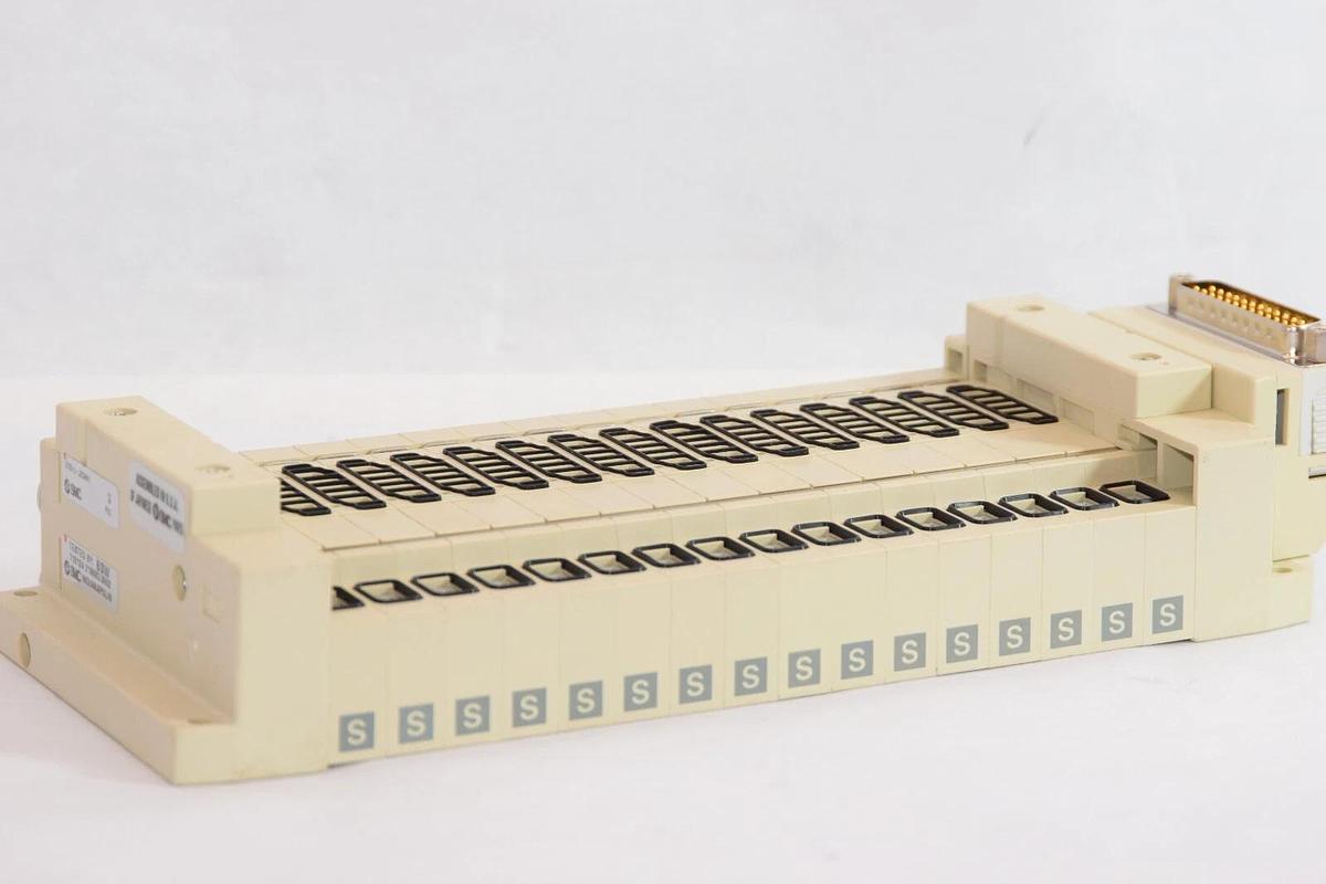 (NEW) SMC SS5V1-J2O001 , SS5V1J2O001 Manifold