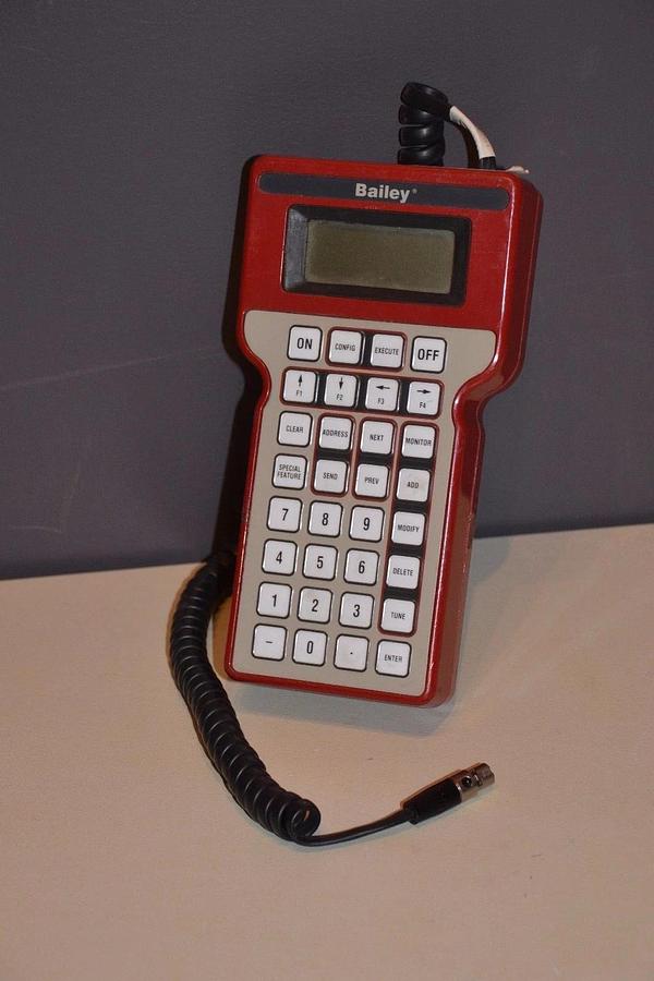 Used BAILEY CTT12 COMMAND SERIES 5VDC 85mA CONFIG TUNING TERMINAL