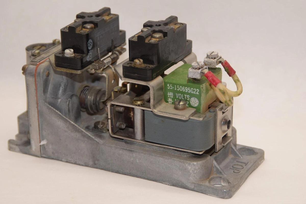 Used GE GENERAL ELECTRIC CR2820B 111AA22 Series A 120/110V Time Delay Relay