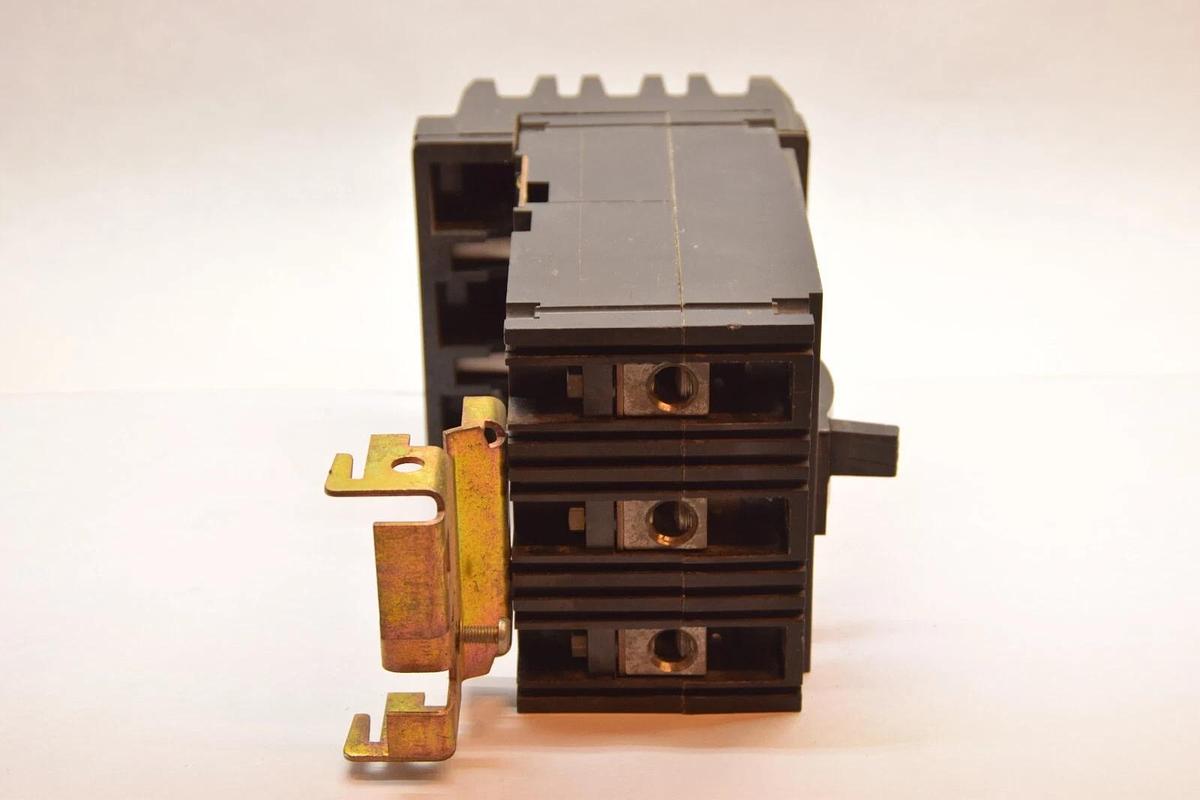 Used SQUARE D FA-36050 FA36050 50A 50 Amp 3P Circuit Breaker *Chip*