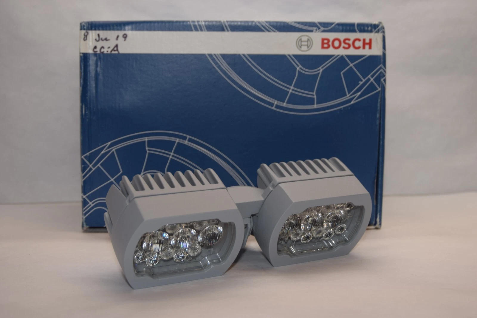 BOSCH MIC-ILG-300 MICILG300 Illuminator White-IR 450m Gray Light (NEW)