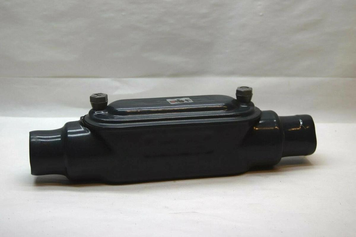 (NEW) ROBROY INDUSTRIES 1-1/4" Coated Conduit Body Straight Fitting