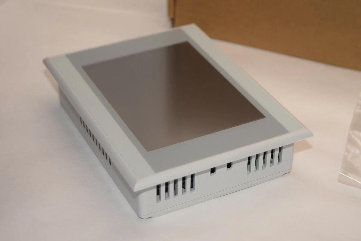 (New) EATON 5.7" Touch Panel  XV-102-E8-57TVRC-10  XV-102-E8-57TVRC-10