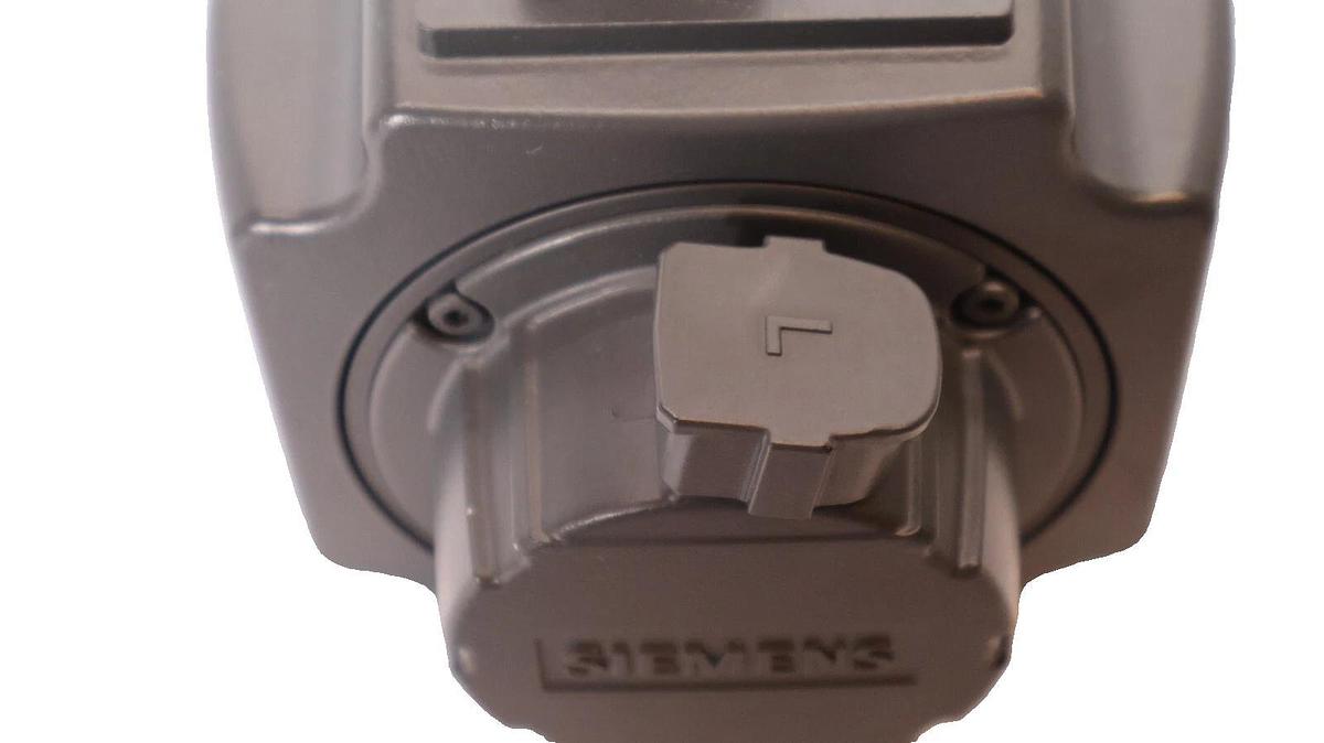 SIEMENS Servo Motor 1FK7060-2AF71-1CB2 1FK70602AF711CB2 3.7A 3000rpm 3ph (NOS)