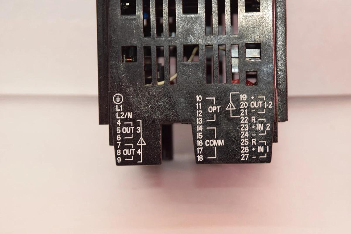 Used HONEYWELL DC2500-EE-0000-100-10000-00-0 90-250Vac Universal Digital Controller