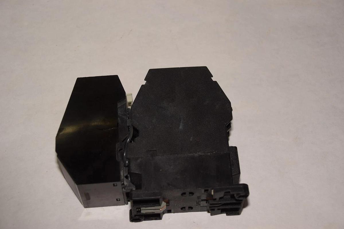 Used Siemens Starter 3TB42  3UA52 00-1J Range: 6.3-10A  220V coil