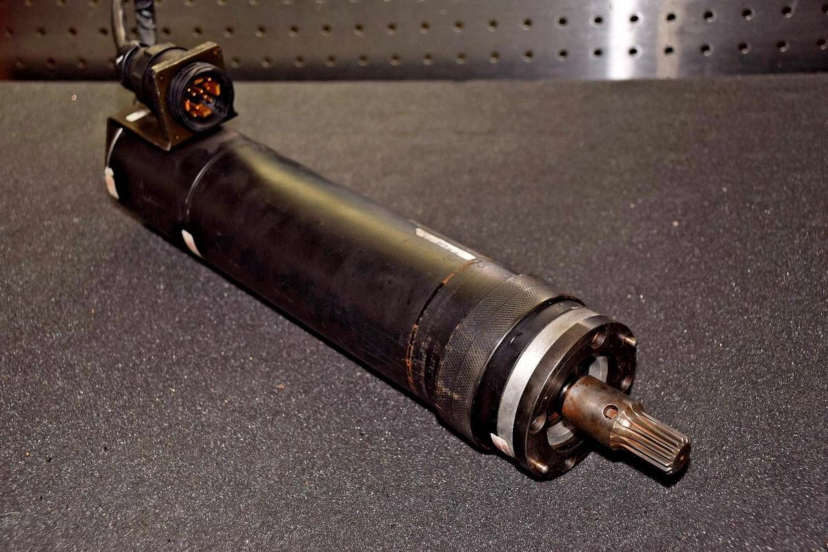 Used PACIFIC SCIENTIFIC R37SMNNA-RZ-NS-NV-02 8.7A 1.9 Ohms BRUSHLESS SERVO MOTOR