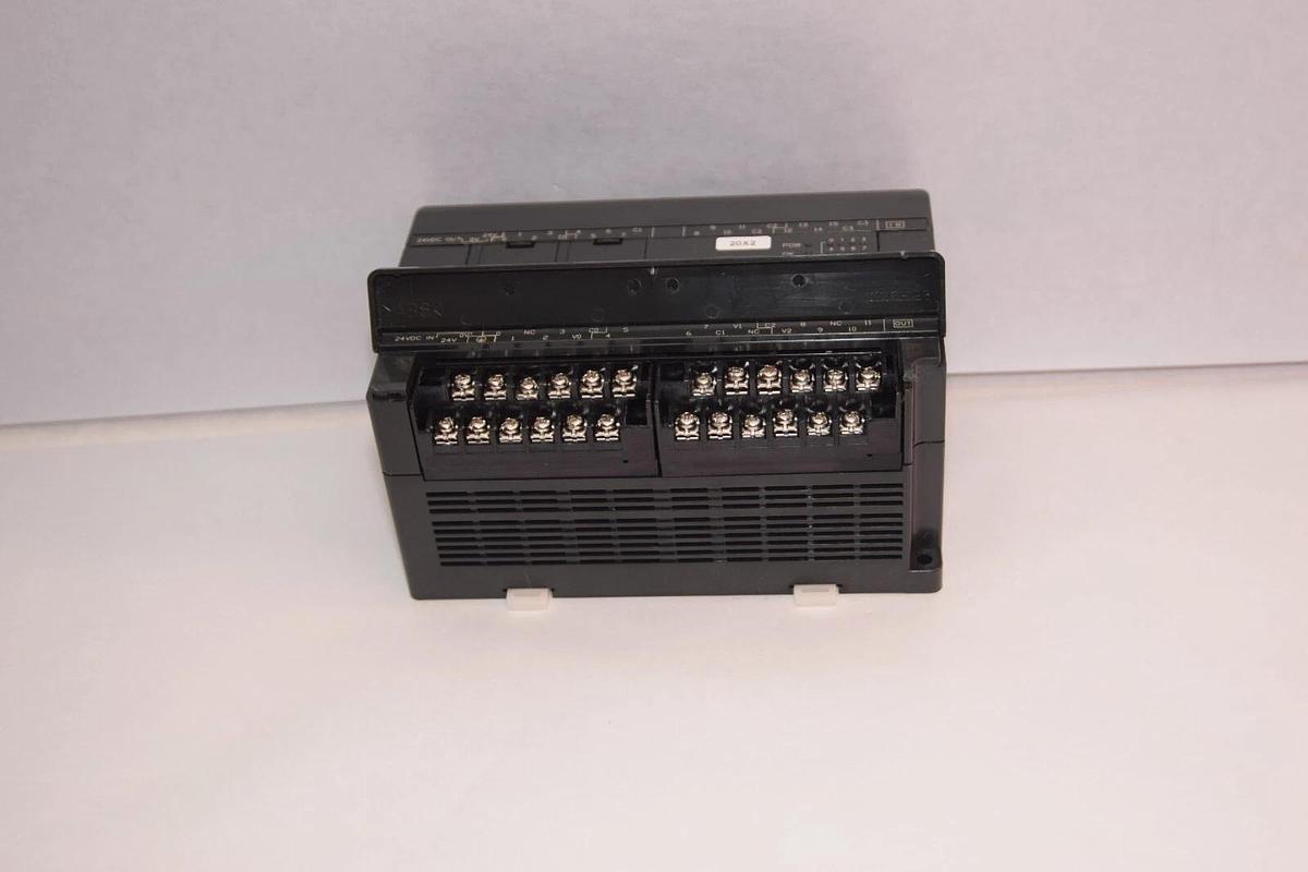 Used HITACHI EH-D28DTPS EHD28DTPS 24Vdc 7.5mA Programmable Controller