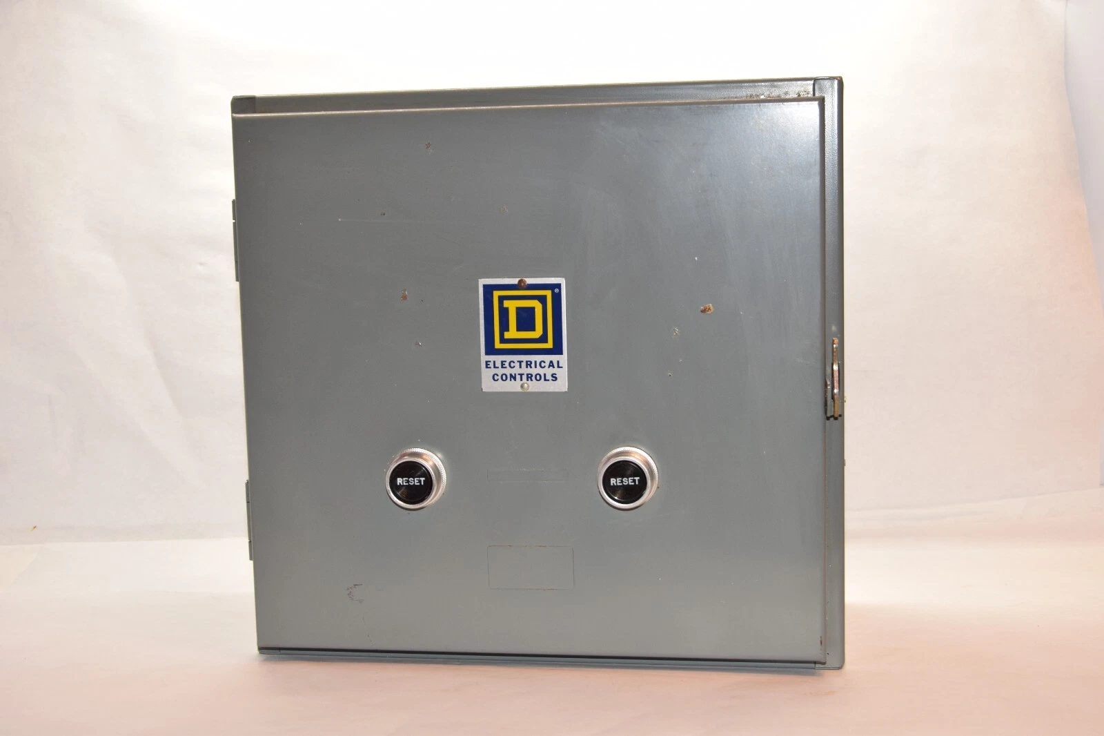 Used SQUARE D 8810 SDG-2 Enclosure w/ Reversing Contactor Size 2 8810 SD0-2 220/240v