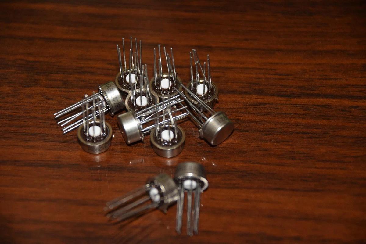 Used (LOT OF 11) NATIONAL A64AB LM293N SEMICONDUCTOR