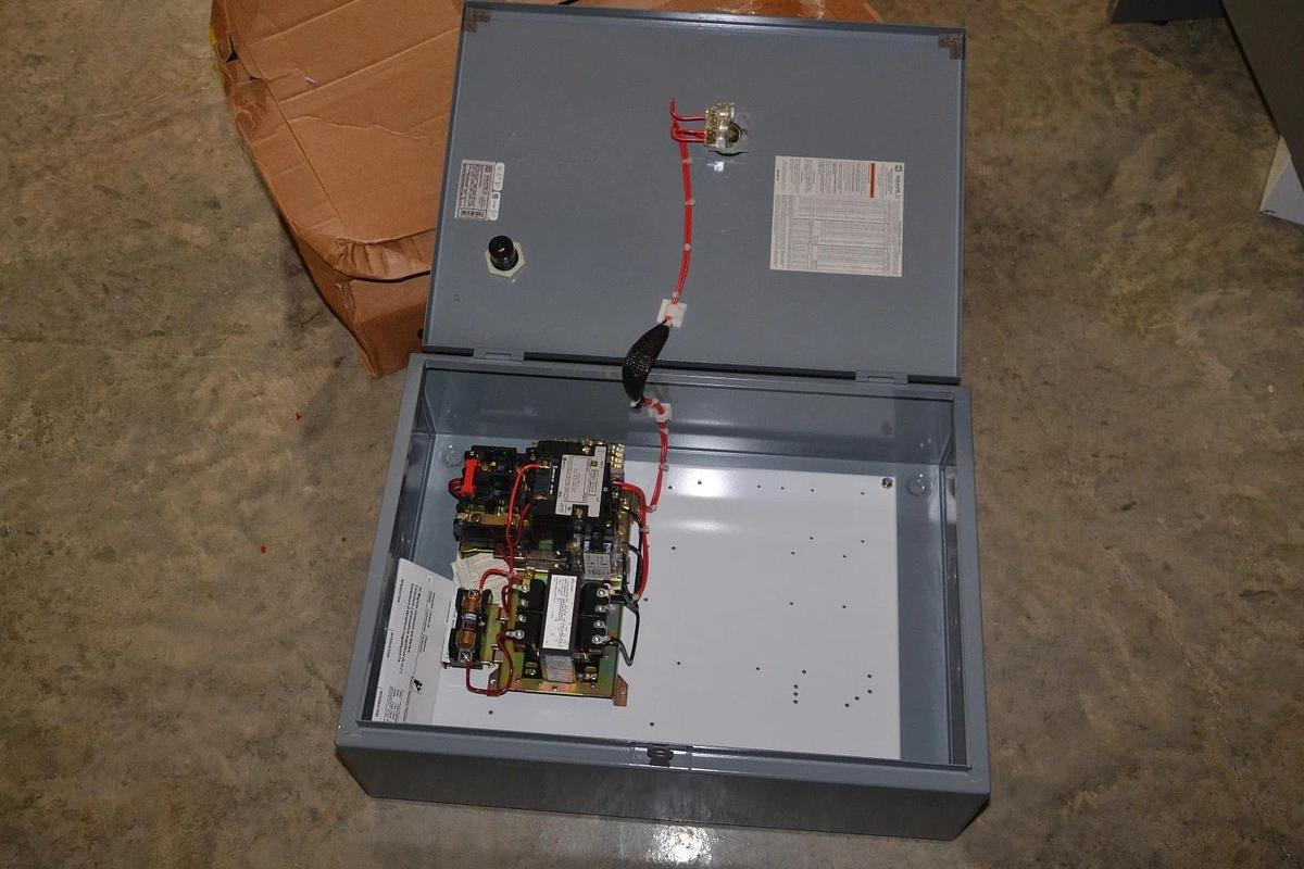 SQUARE D AC Magnetic Starter Combo 8536SCG1V82CFF4TX22 Size Sz 1 Ser A NEW