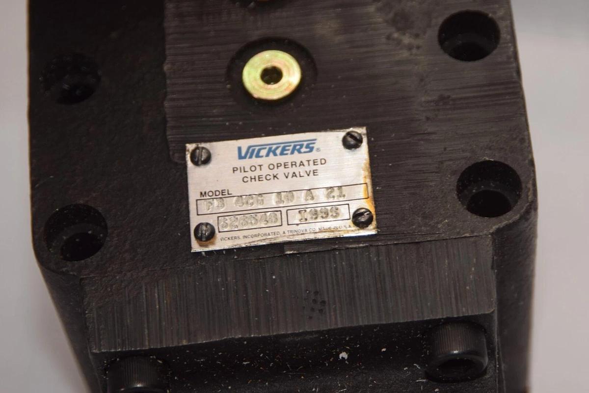 NEW VICKERS F3 4CG 10 A 21 , F3-4CG-10-A-21 , F34CG10A21 Pilot Oper. Check Valve