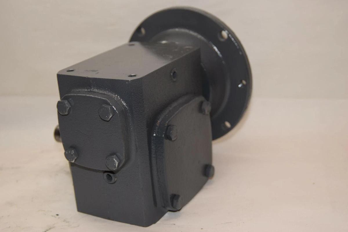 (NEW) STERLING ELEC. 2175BQ010562 10:1 7/8" Shaft Gear Box / Speed Reducer