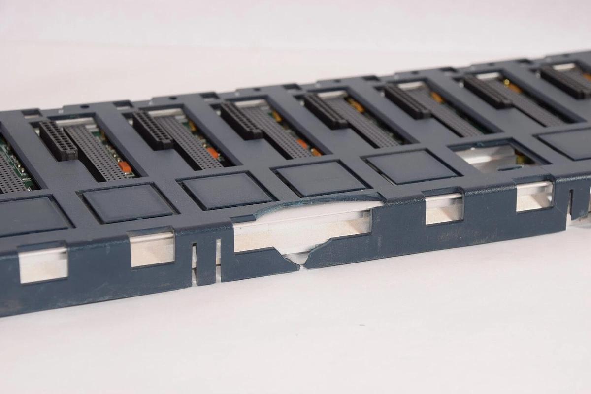 Used GE FANUC IC695CHS012-BA RX3i 12-Slot Backplane *Casing Cracked/Chipped*