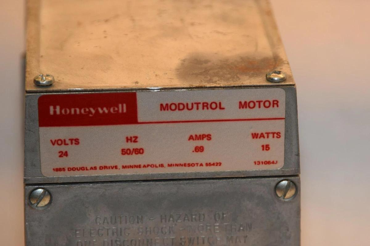 HONEYWELL Modutrol Motor M941B-1007 24V 50/60Hz .69A 15W  (NEW)