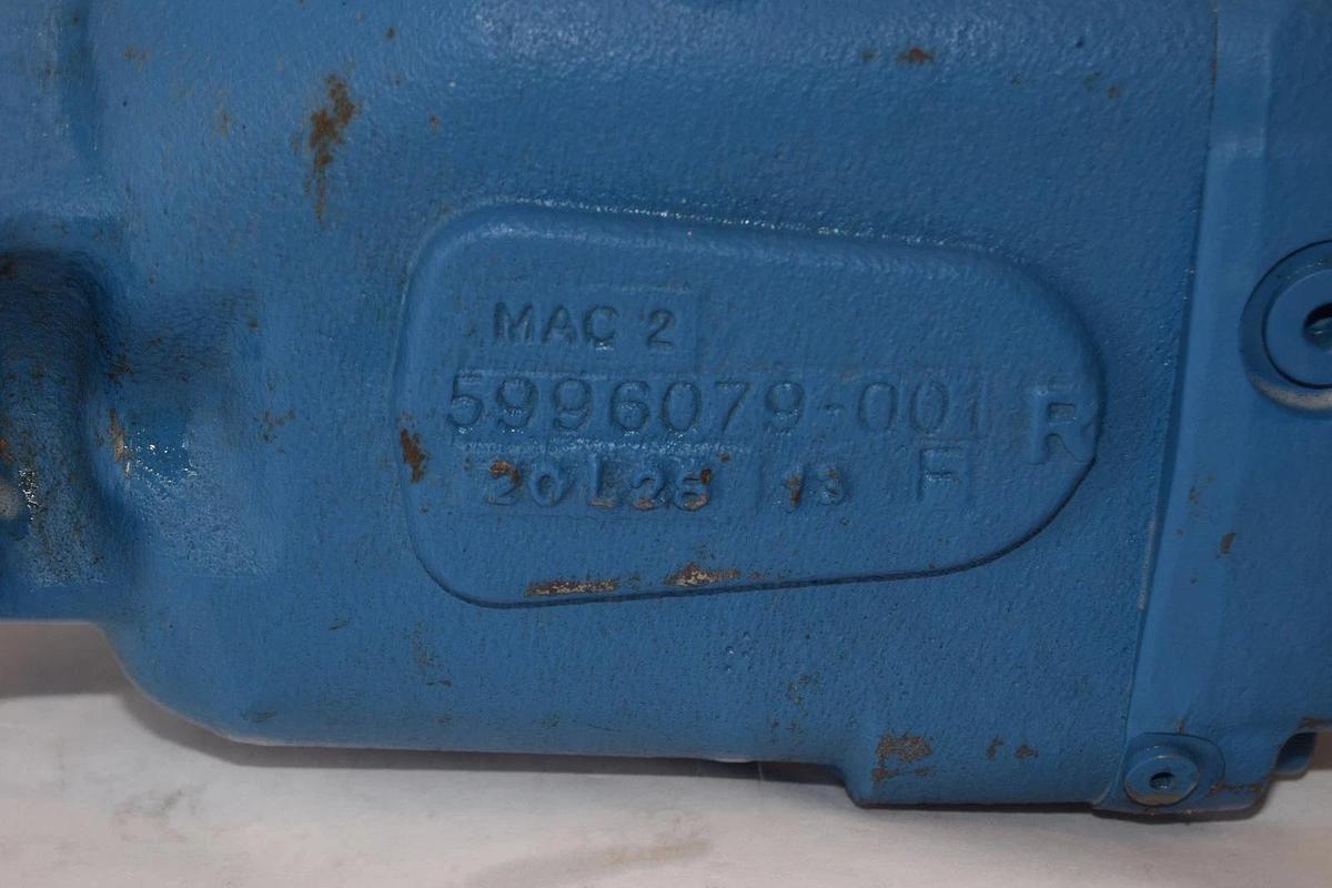 Eaton 421AK01939C Hydraulic Pistion Pump