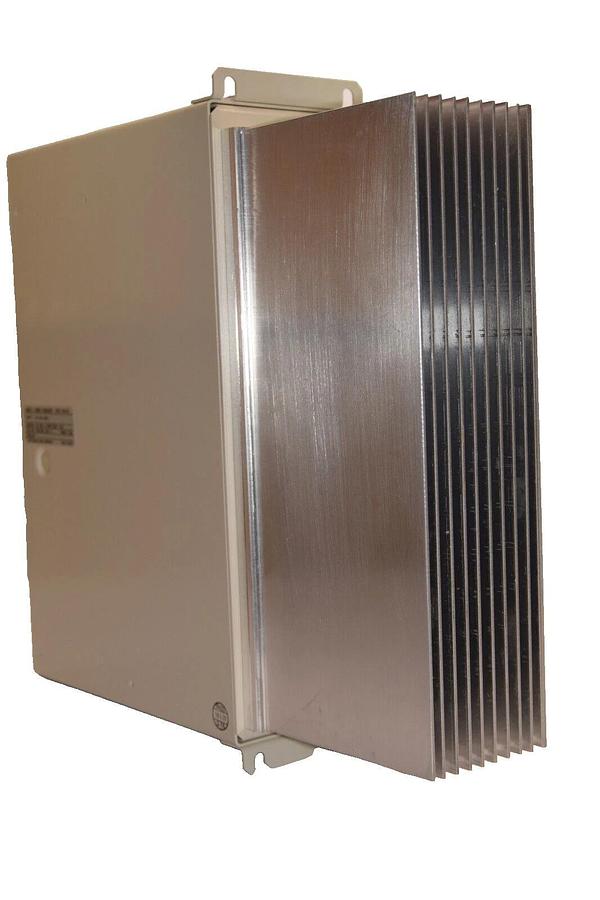 YASKAWA 676H5 Drive CIMR-H5D42P2 42P25C CIMR-H5D42P25C 540-660vdc 3kva 3 kva NEW