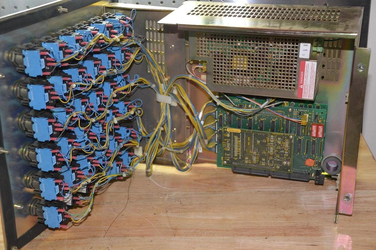 Used ALLEN BRADLEY RediPanel PUSHBUTTON STATION   2705-EM11J139634