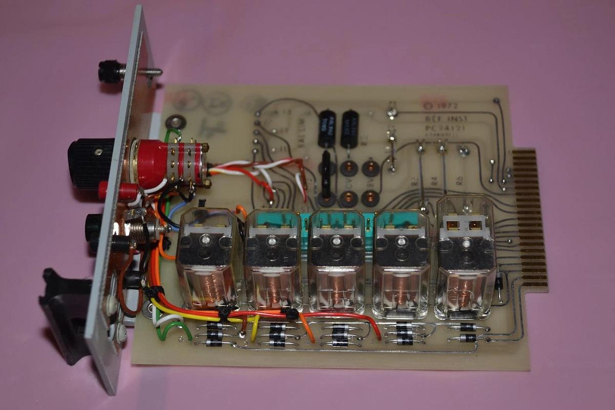 Used B&F INSTRUMENTS GD/C 55-01036-77 MODEL 1-729-1 INPUT CONDITIONER VOLTAGE