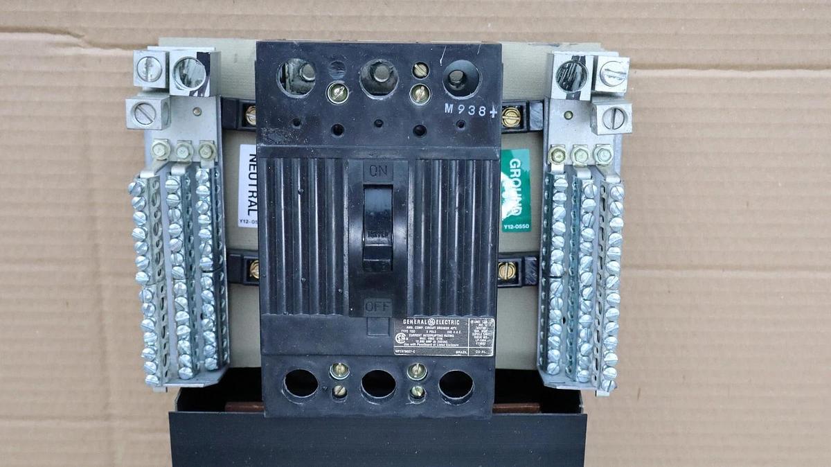 Used General Electric 225A GE A Series Panelboard Interior AQL3422AT 208y/120 3ph 4w