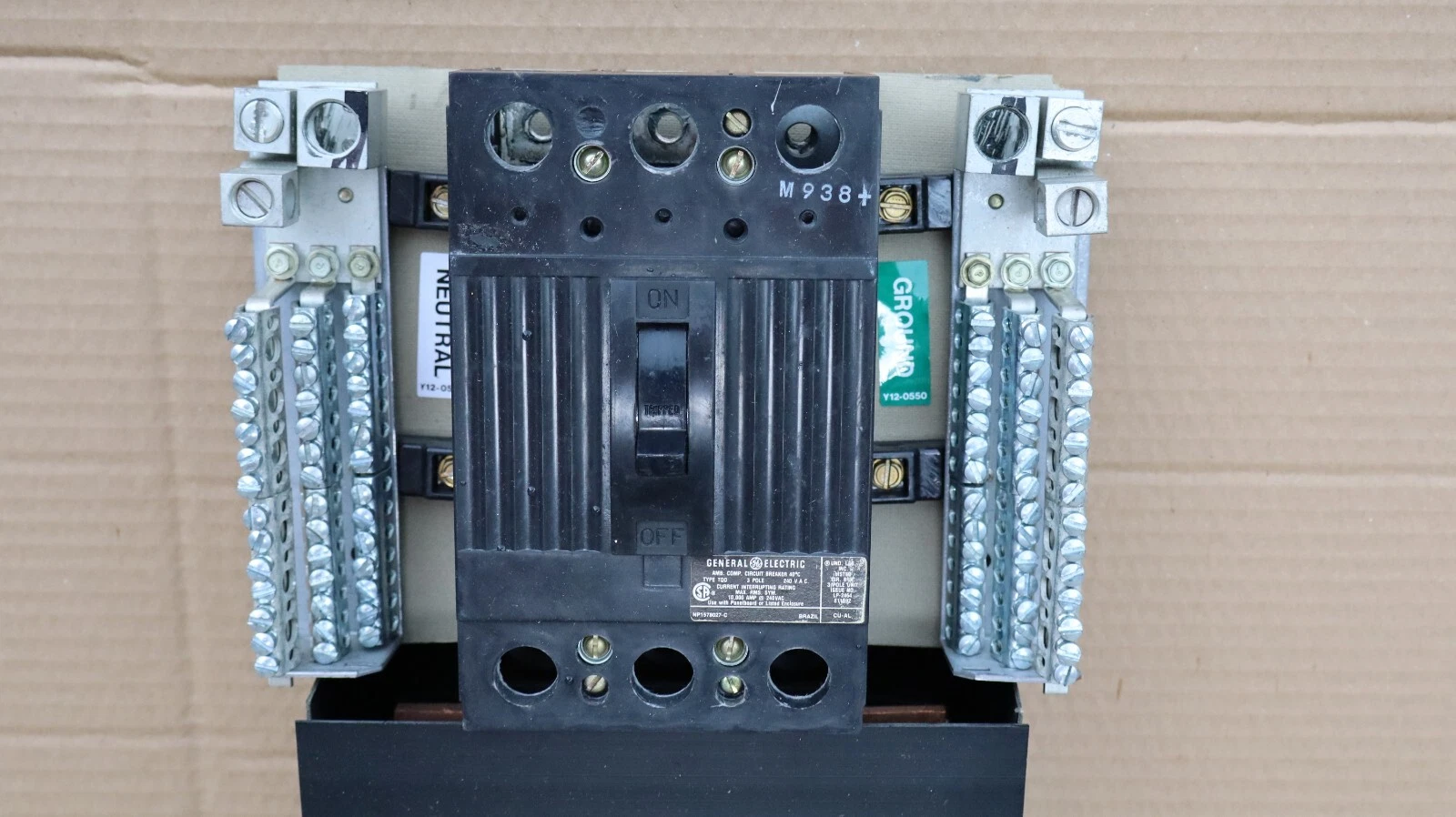 Used General Electric 225A GE A Series Panelboard Interior AQL3422AT 208y/120 3ph 4w