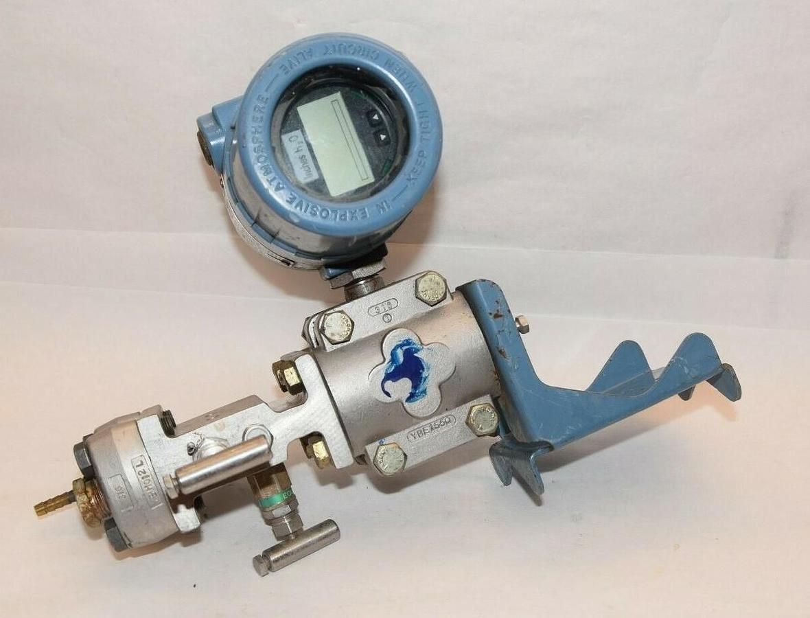 Used ROSEMOUNT 1151DP3S22B1M7 Pressure Transmitter W/ 01151-0150-0002 Manifold