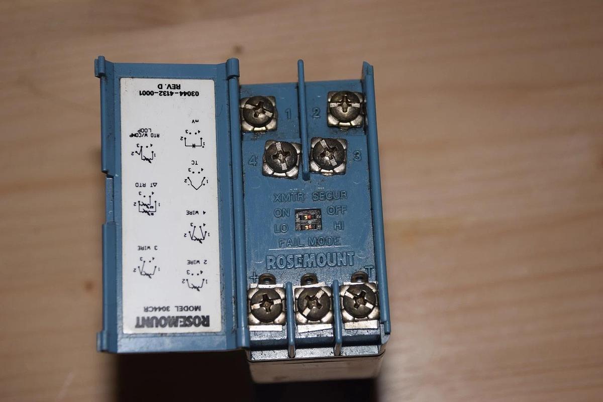 Used ROSEMOUNT 3044CR9 0-100 DEG TEMPERATURE TRANSMITTER