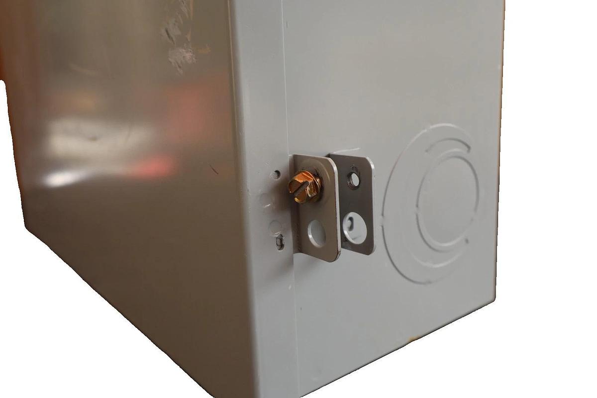 Used Eaton 200A Heavy Duty Safety Switch Disconnect D324N 3-Pole 4-Wire 200Amp