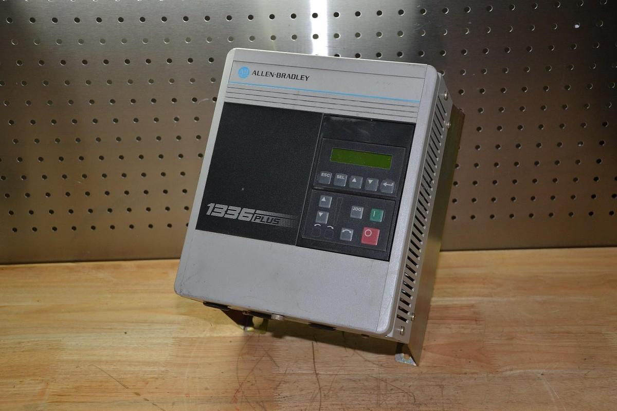 Used ALLEN BRADLEY 1336S-BRF50-AA-EN-L5 380/460V 10.7A 3PH 50/60Hz 1336 PLUS DRIVE