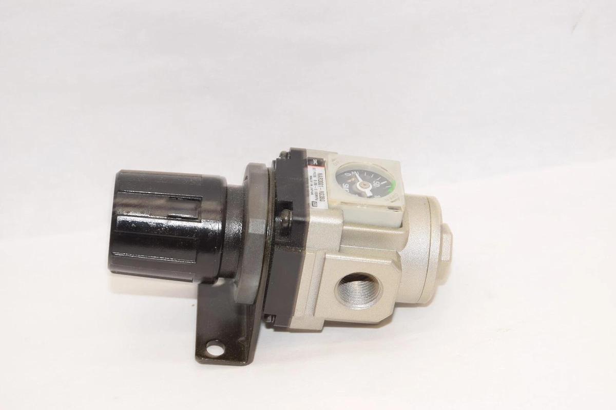 (NEW) SMC NAR3001-N03BG 0.05-0.85MPa Pneumatic Regulator W/Mounting Bracket