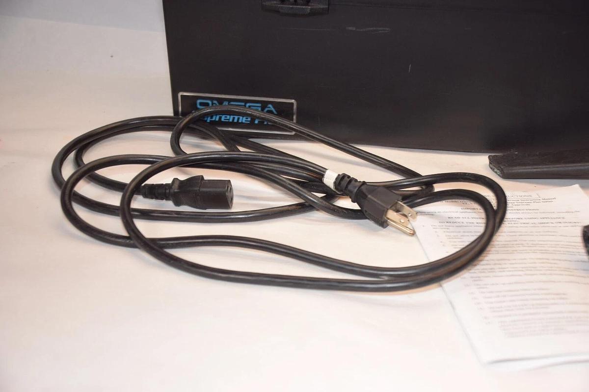 Used OMEGA SUPREME PLUS 40100 120V 3.Amp 60Hz Service Vacuum With Hose & Accessories