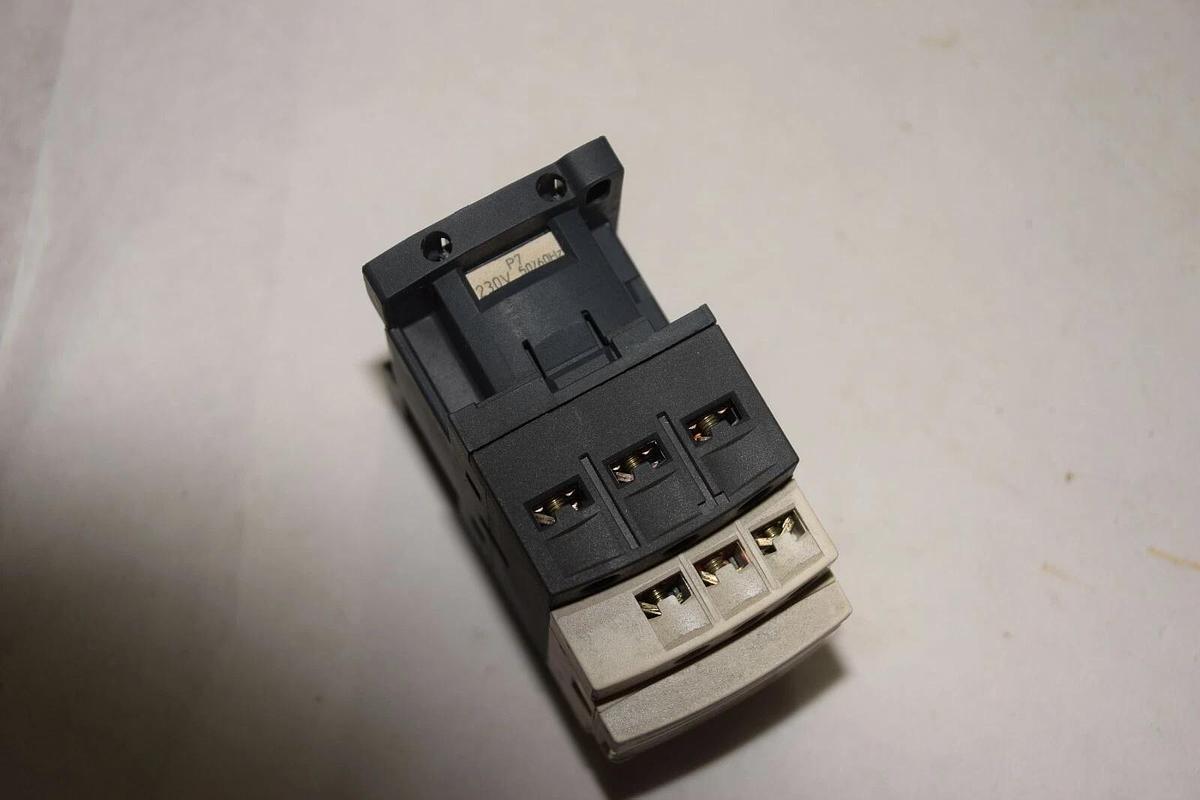 Used SQUARE D / TELEMECANIQUE LC1D12 E05-K042 25A 600V 6kV CONTACTOR