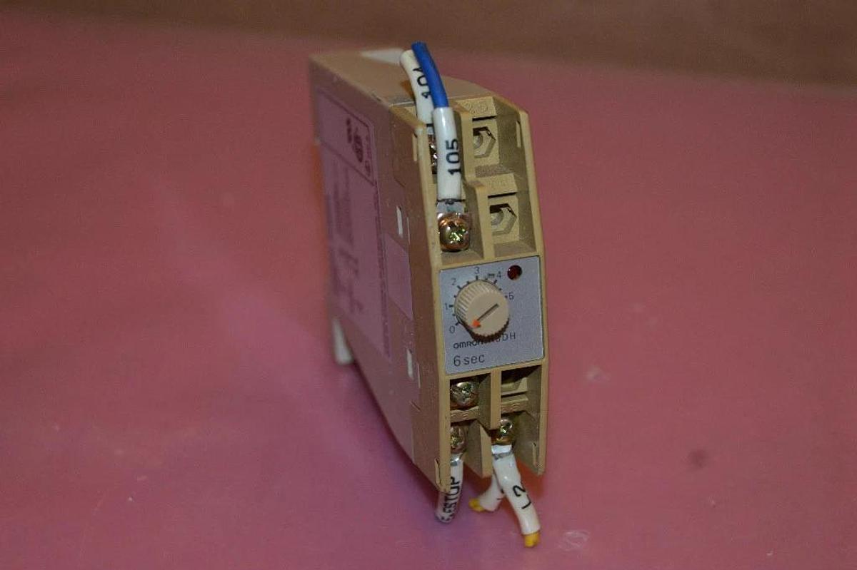 Used OMRON TIMER H3DH 0-6 6 SECONDS SEC TIMER 110/120v