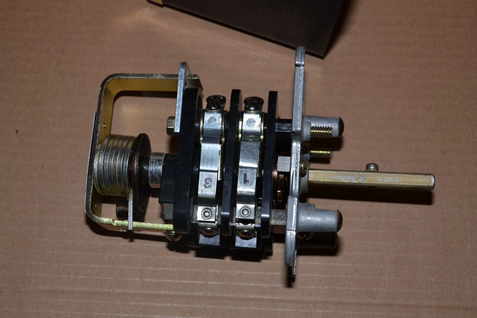 GE GENERAL ELECTRIC ROTARY SWITCH 16SB9BB3A12SUS2Y TYPE SB-9 NEW