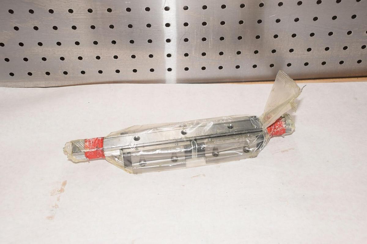 (New) THK Linear glide rail 11" bearing THK Rail UHC01525-A