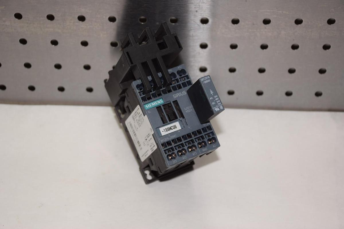 Used SIEMENS SIRIUS 3RT2015-2BB41 24V DC CONTACTOR
