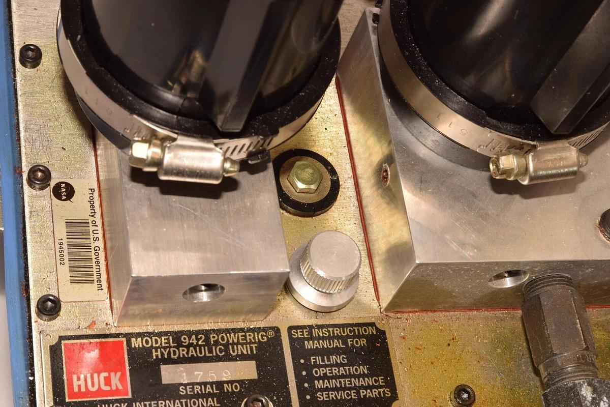 Used HUCK 942 Powerig Hydraulic Unit with HUCK Riveter gun 99-2737 tip