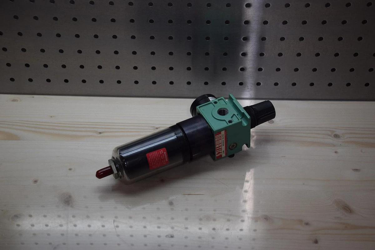 Used NUMATICS C21D-02CDG C21D02CDG 200psi FILTER REGULATOR W/GAUGE