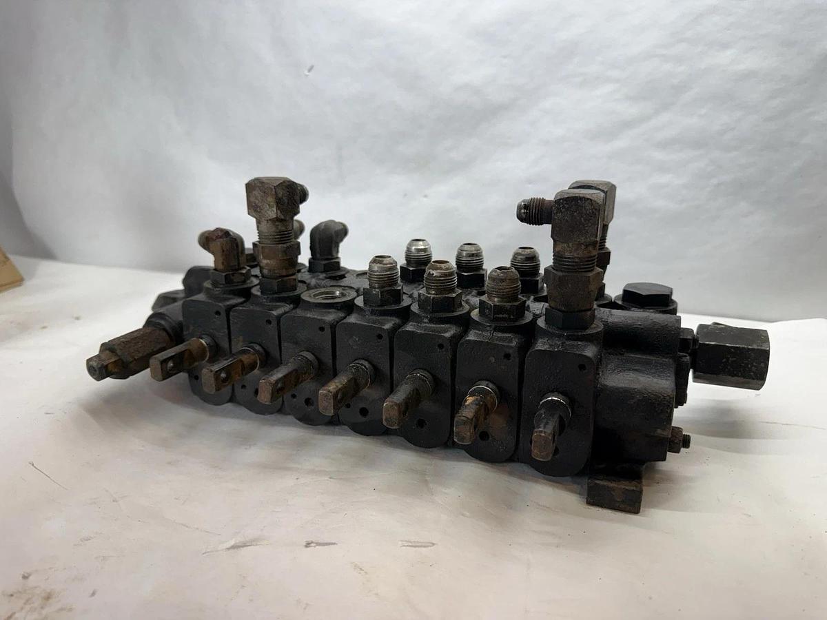 Used Racine C 88 0986 855 006 Challenger Wrecker Hydraulic Valve Block 7 spool Valve